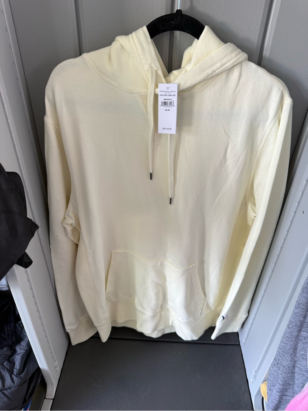 American Eagle Outfitters Men's Cream Pullover Hoodie
